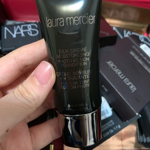 Laura Mercier Silk creme photo edit foundation
